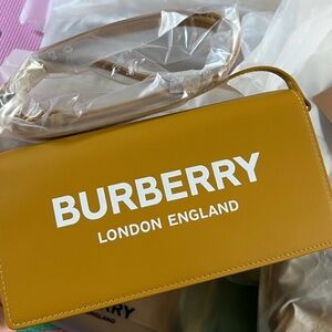 NWT Burberry crossbody wallet /clutch !